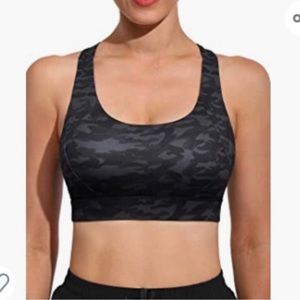 4 For 25$ Black Camouflage Sports Bra. Size Medium.